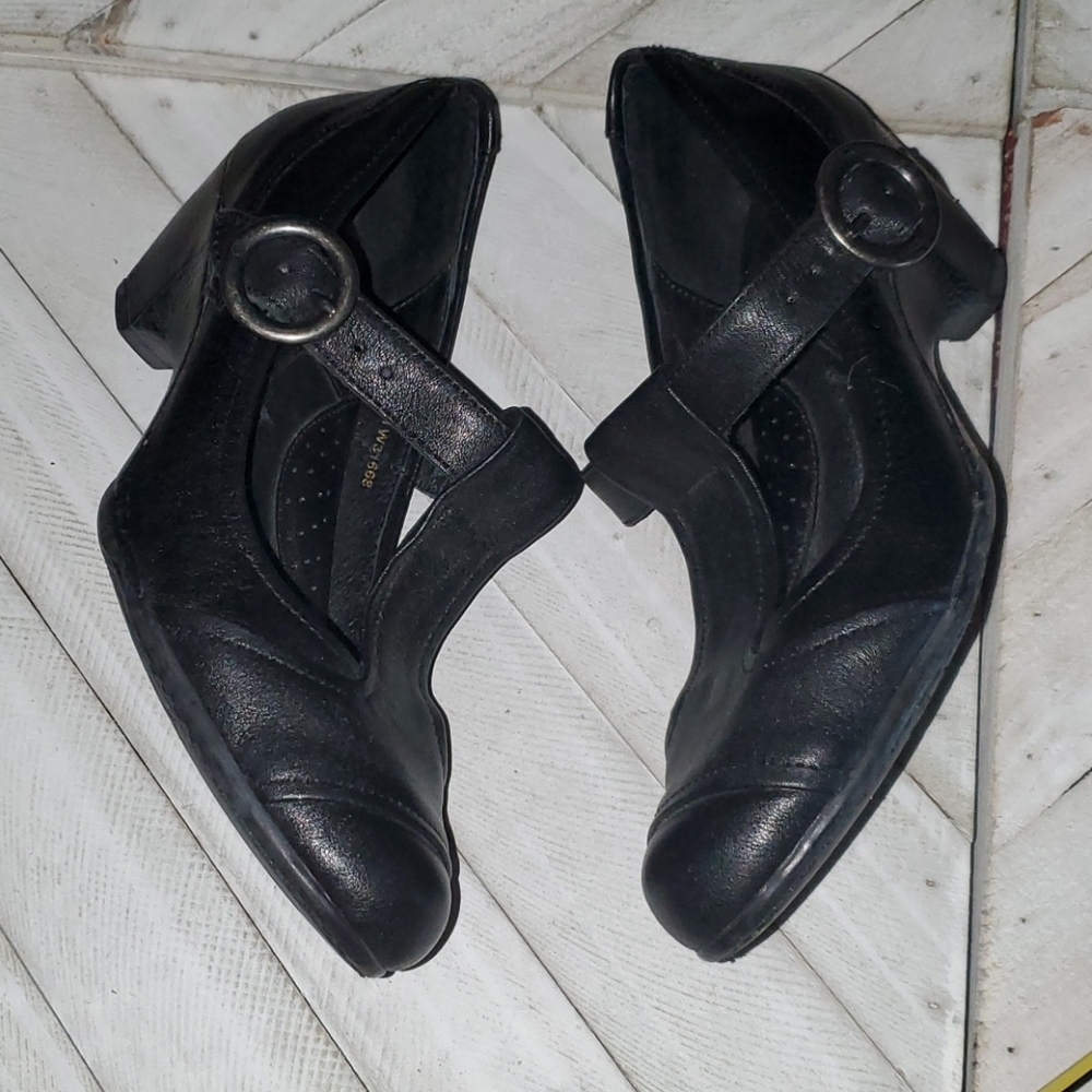 Born Size 6.5 Black Leather MaryJane Heel